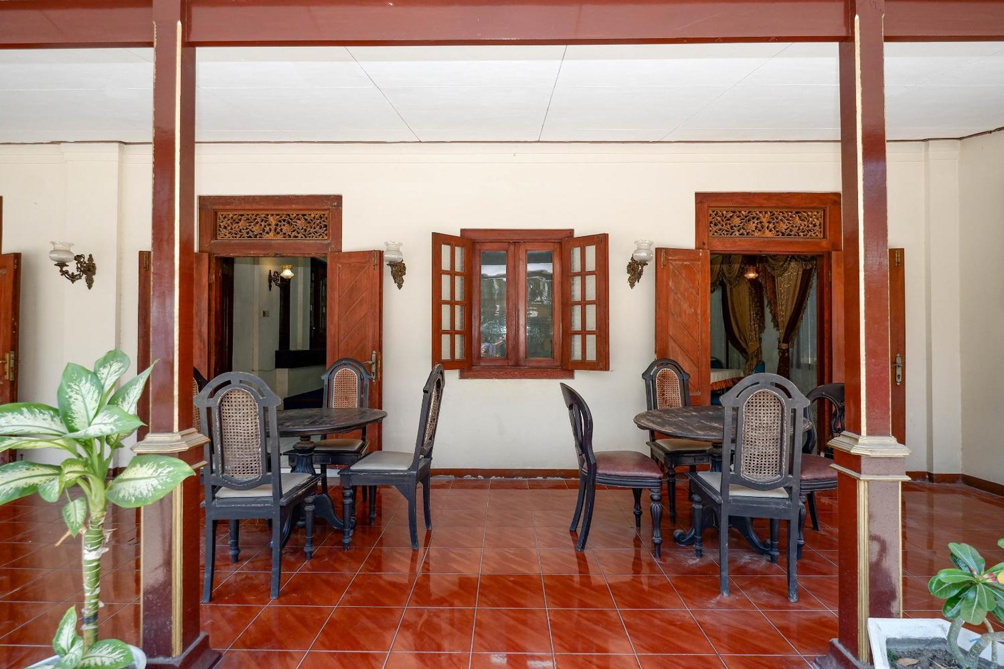 Super Oyo Capital O 1644 Hotel Griya Kencana Surakarta  Екстер'єр фото